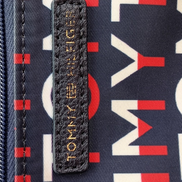 Tommy Hilfiger wristlet - Picture 4 of 4